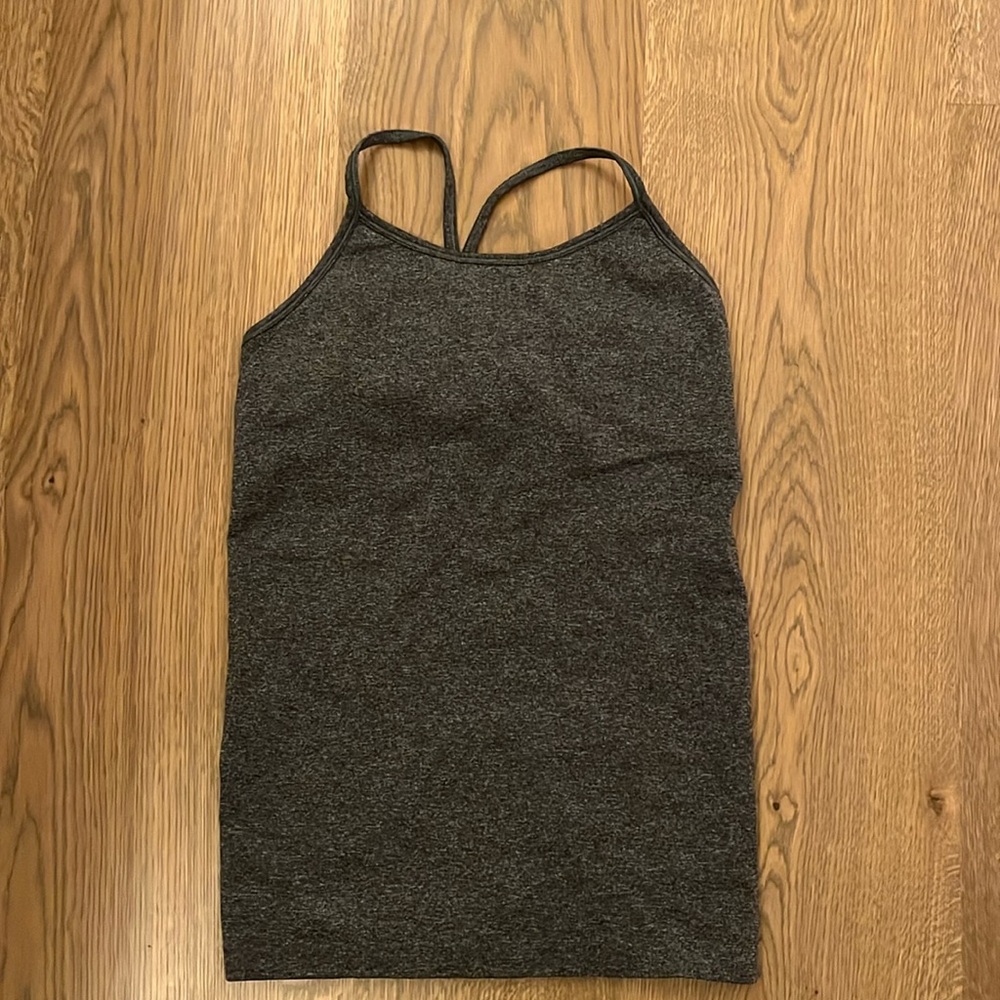 Grey iviva workout tank top w/ a built-in bra